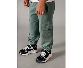 kvalitní dětské teplákové kalhoty s odolnými koleny