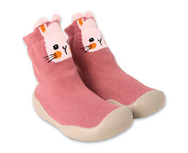 Kojenecké růžové ponožkoboty s motivem zajíčka.