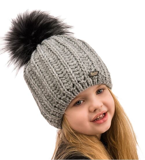 zimní dívčí pletená čepice hrubý vzor Marika Dziana 35 D