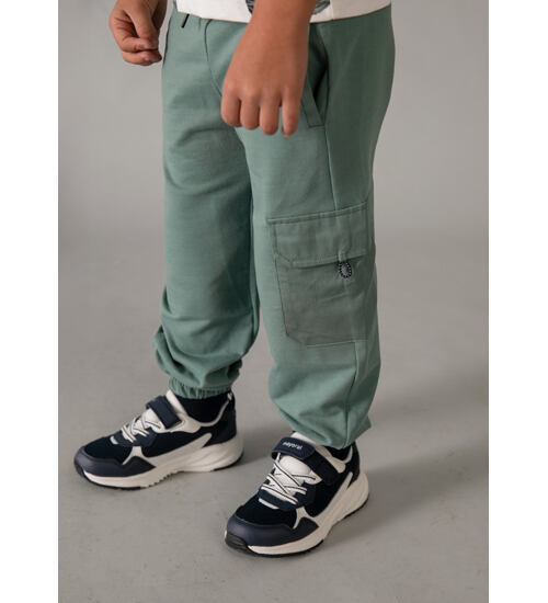 kvalitní dětské teplákové kalhoty s odolnými koleny