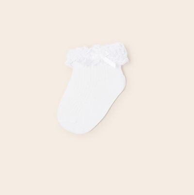 kojenecké bílé ponožky s krajkou Mayoral 9593-11